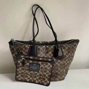 Coach Tote Bag and Attached Wallet🖤🤎